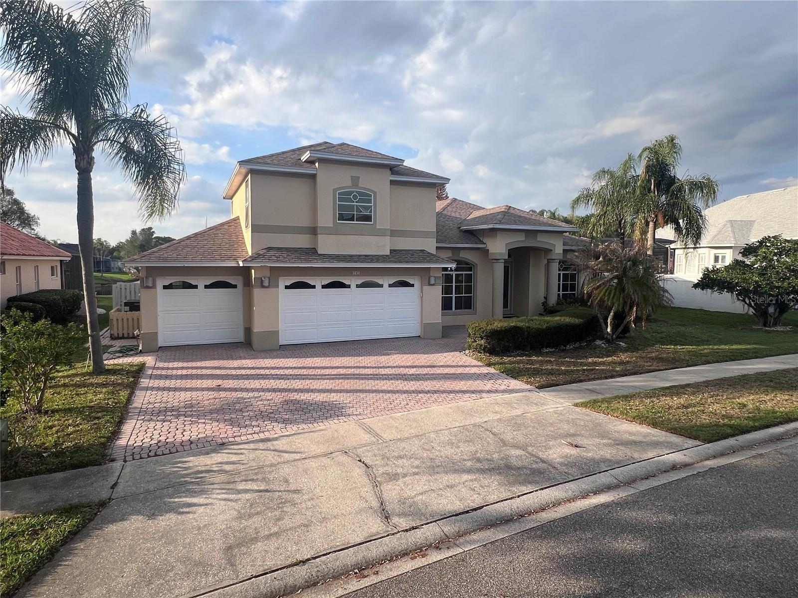 Single Family Residence in ORLANDO, FL - Daniel Dourado