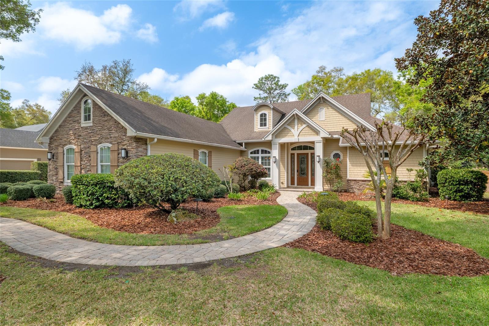 Single Family Residence in GAINESVILLE, FL - Daniel Dourado