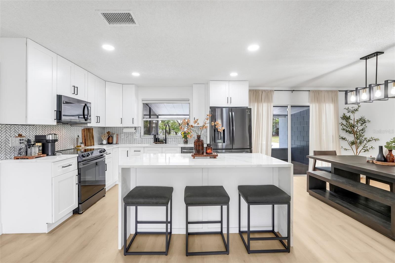 Single Family Residence in ORLANDO, FL - Daniel Dourado