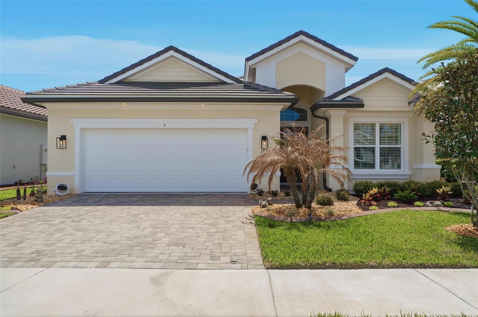 Single Family Residence in PALM COAST, FL - Daniel Dourado