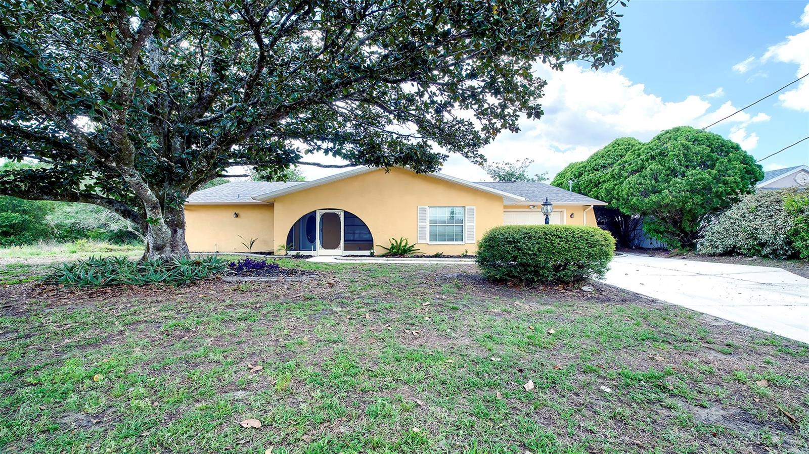 Single Family Residence em SPRING HILL, FL - Daniel Dourado