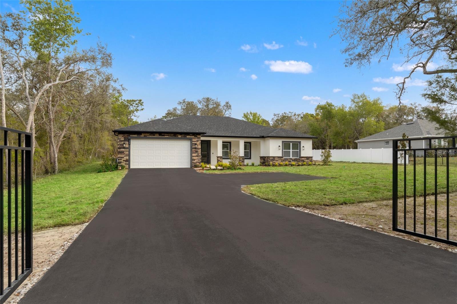 Single Family Residence em SPRING HILL, FL - Daniel Dourado