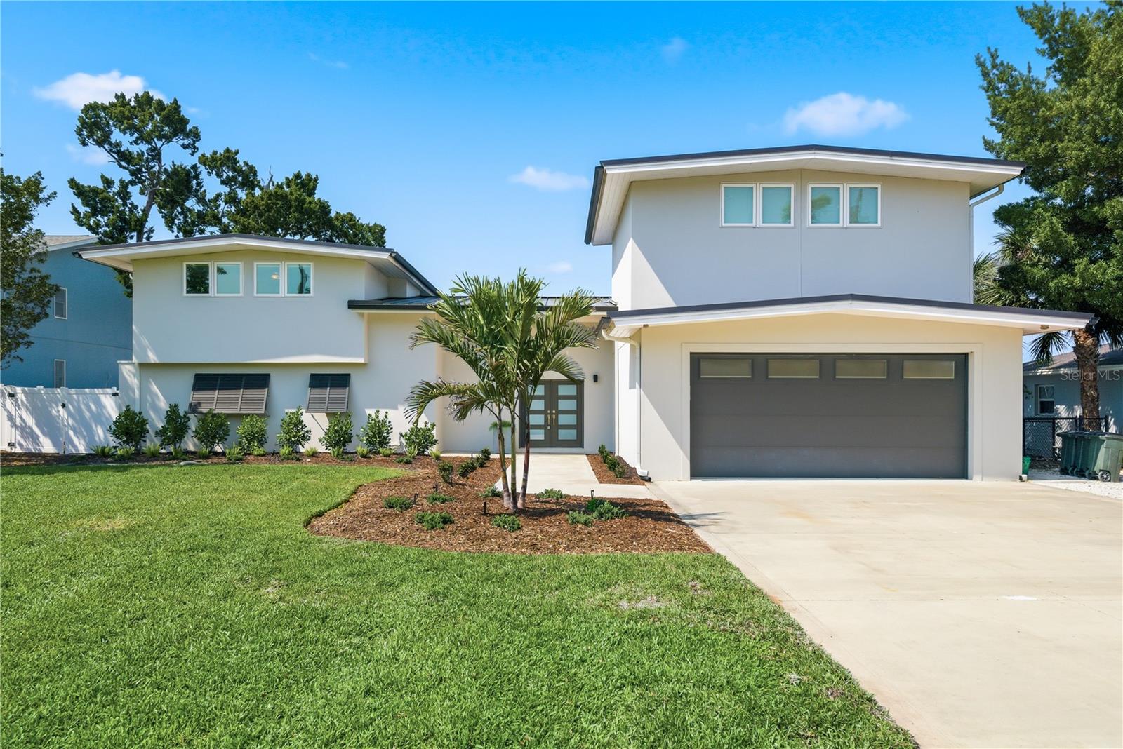 Single Family Residence in TARPON SPRINGS, FL - Daniel Dourado