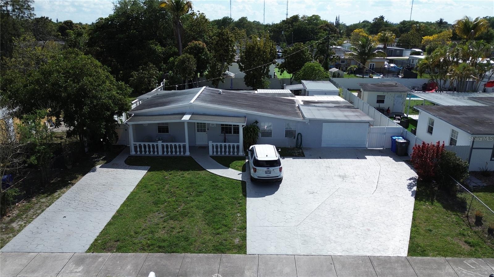 Single Family Residence in WEST PARK, FL - Daniel Dourado