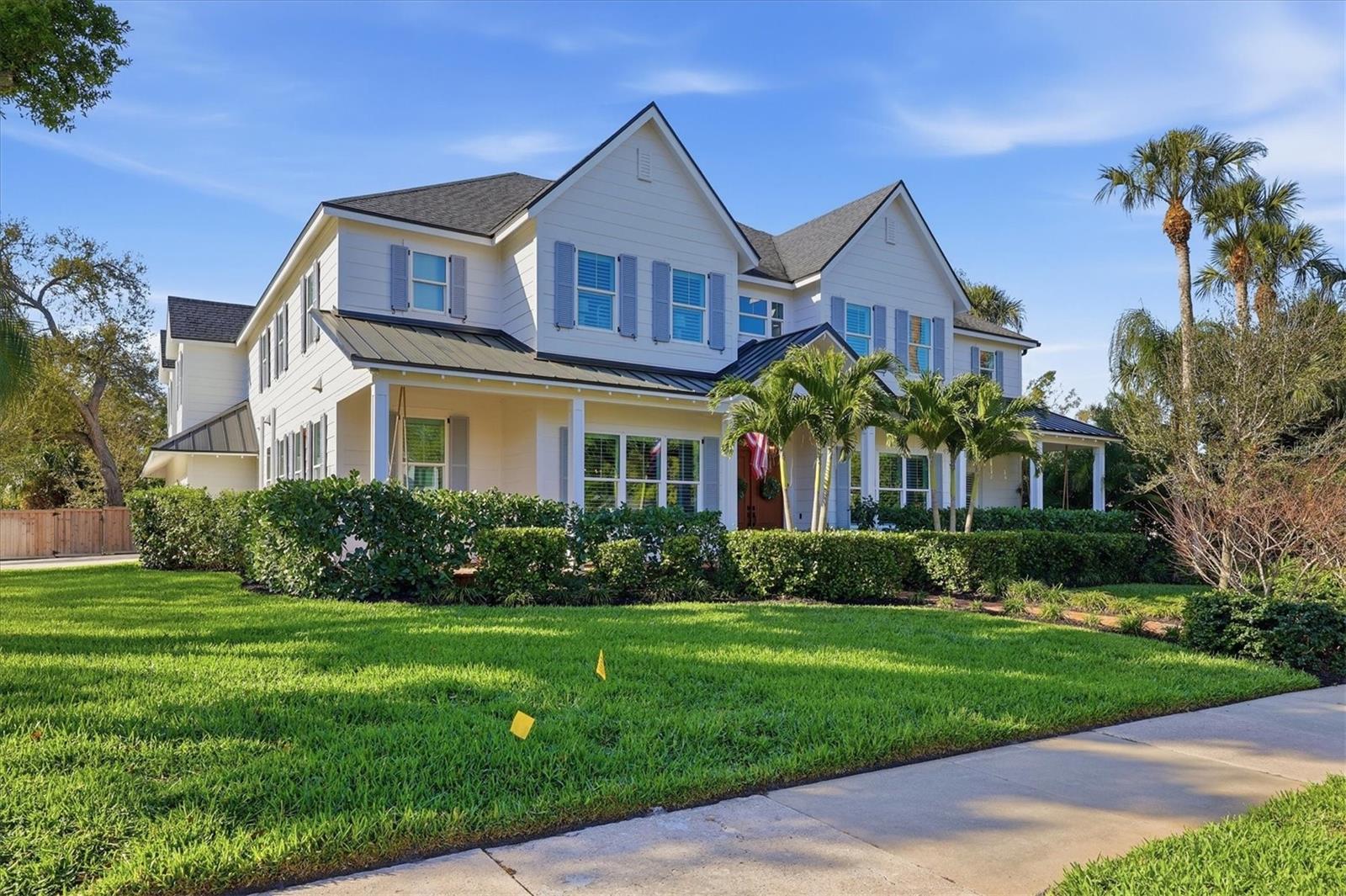 Single Family Residence in SARASOTA, FL - Daniel Dourado