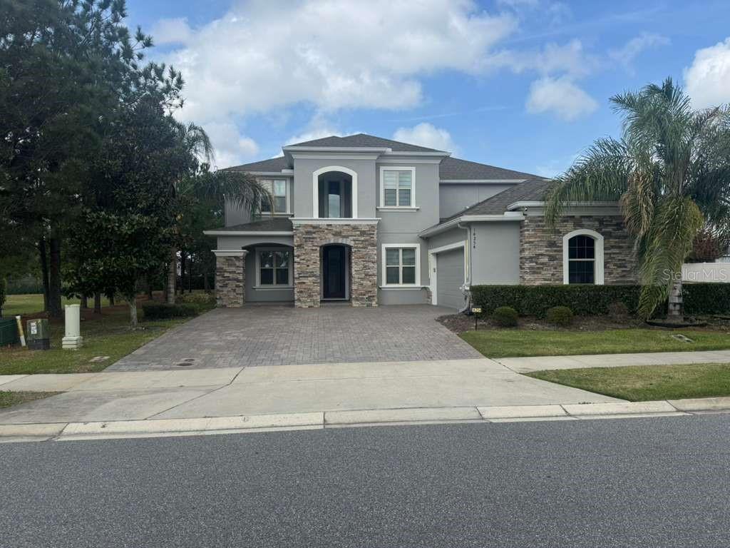 Single Family Residence in WINTER GARDEN, FL - Daniel Dourado