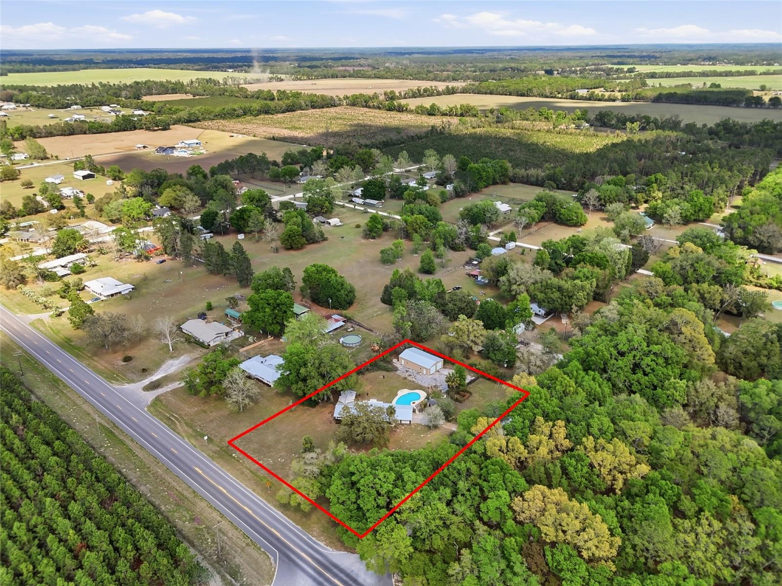 Single Family Residence in TRENTON, FL - Daniel Dourado