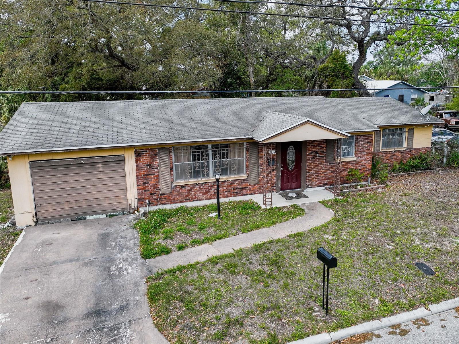 Single Family Residence in TAMPA, FL - Daniel Dourado