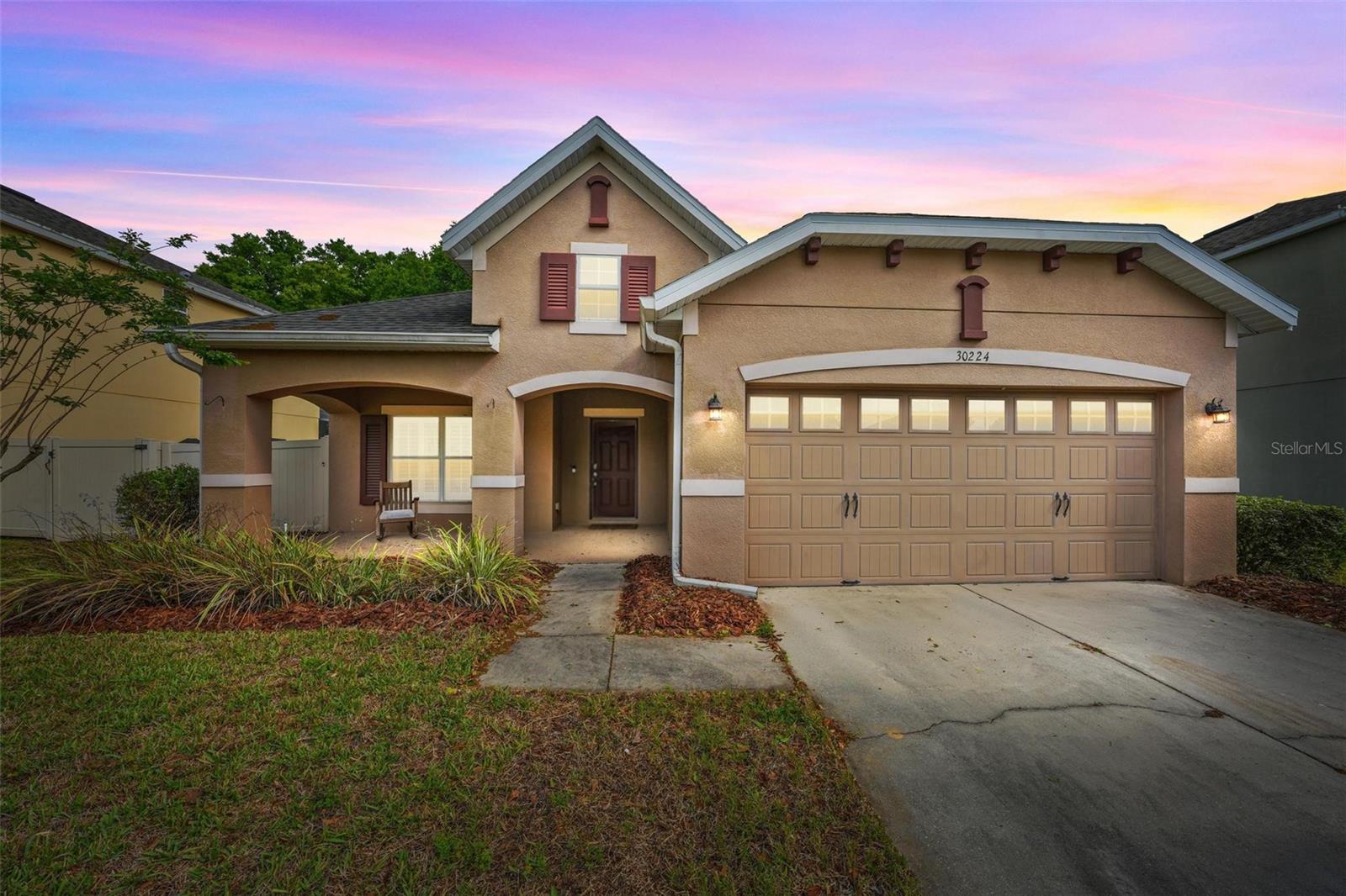 Single Family Residence in MOUNT DORA, FL - Daniel Dourado