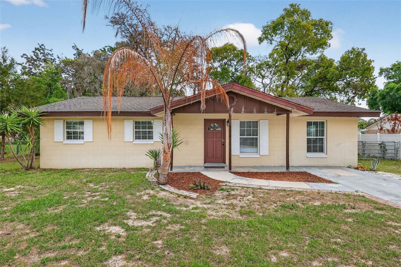 Single Family Residence em FRUITLAND PARK, FL - Daniel Dourado