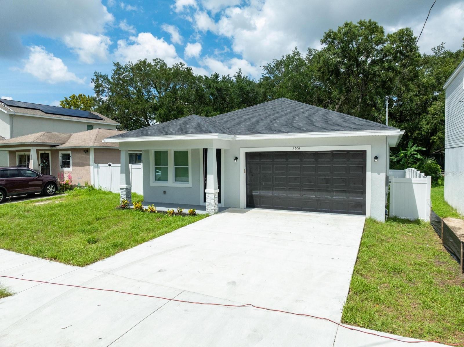 Single Family Residence in TAMPA, FL - Daniel Dourado
