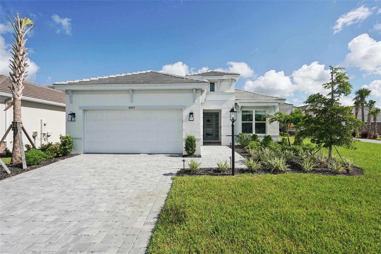 Single Family Residence in LAKEWOOD RANCH, FL - Daniel Dourado