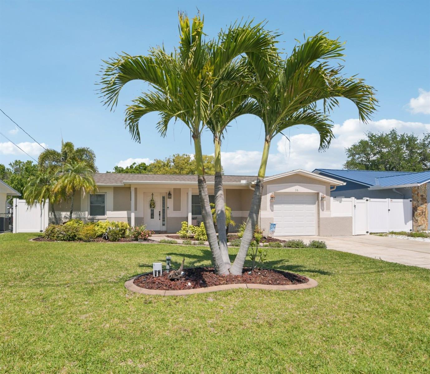 Single Family Residence in PALM HARBOR, FL - Daniel Dourado
