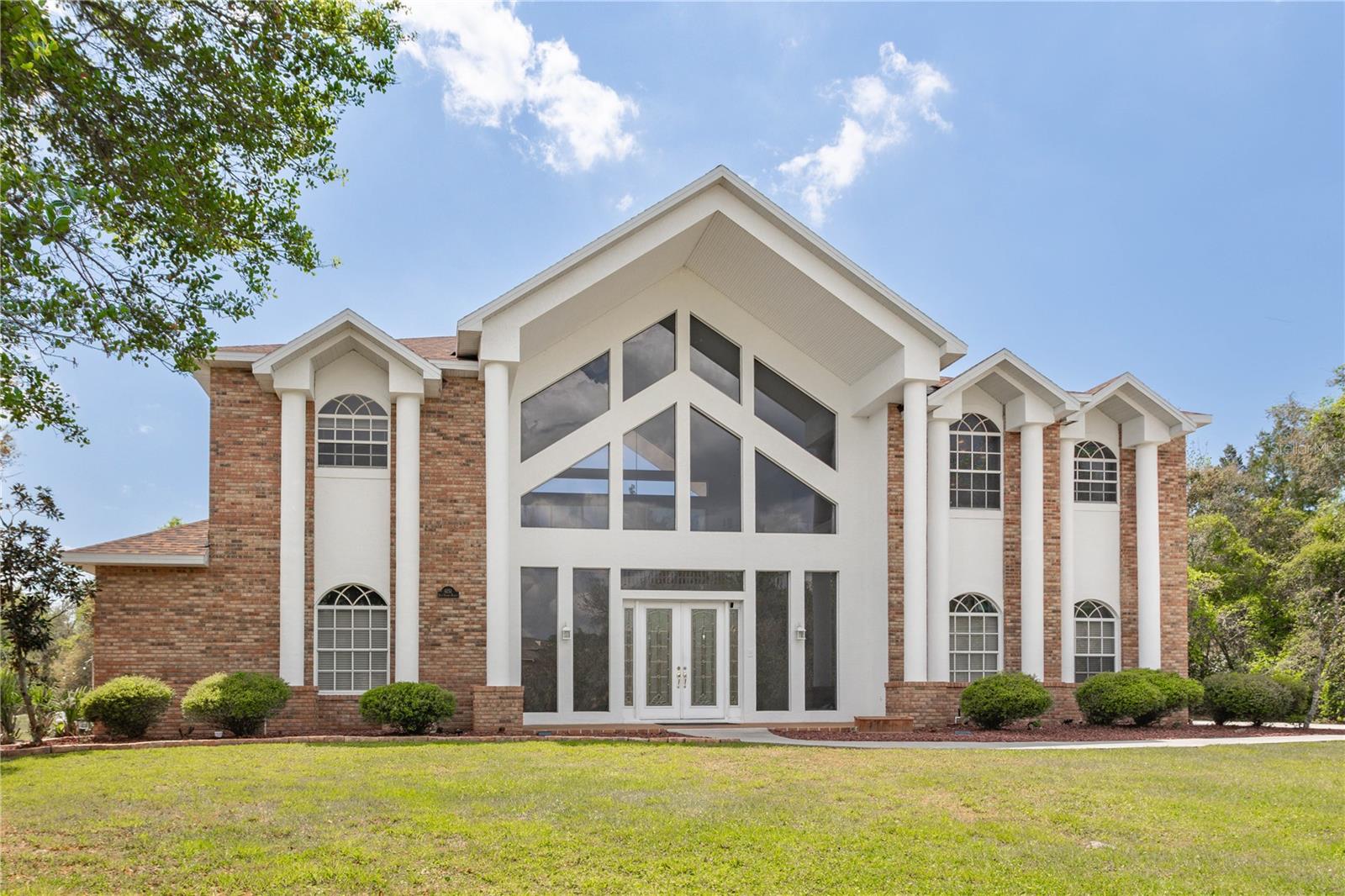 Single Family Residence in WEEKI WACHEE, FL - Daniel Dourado