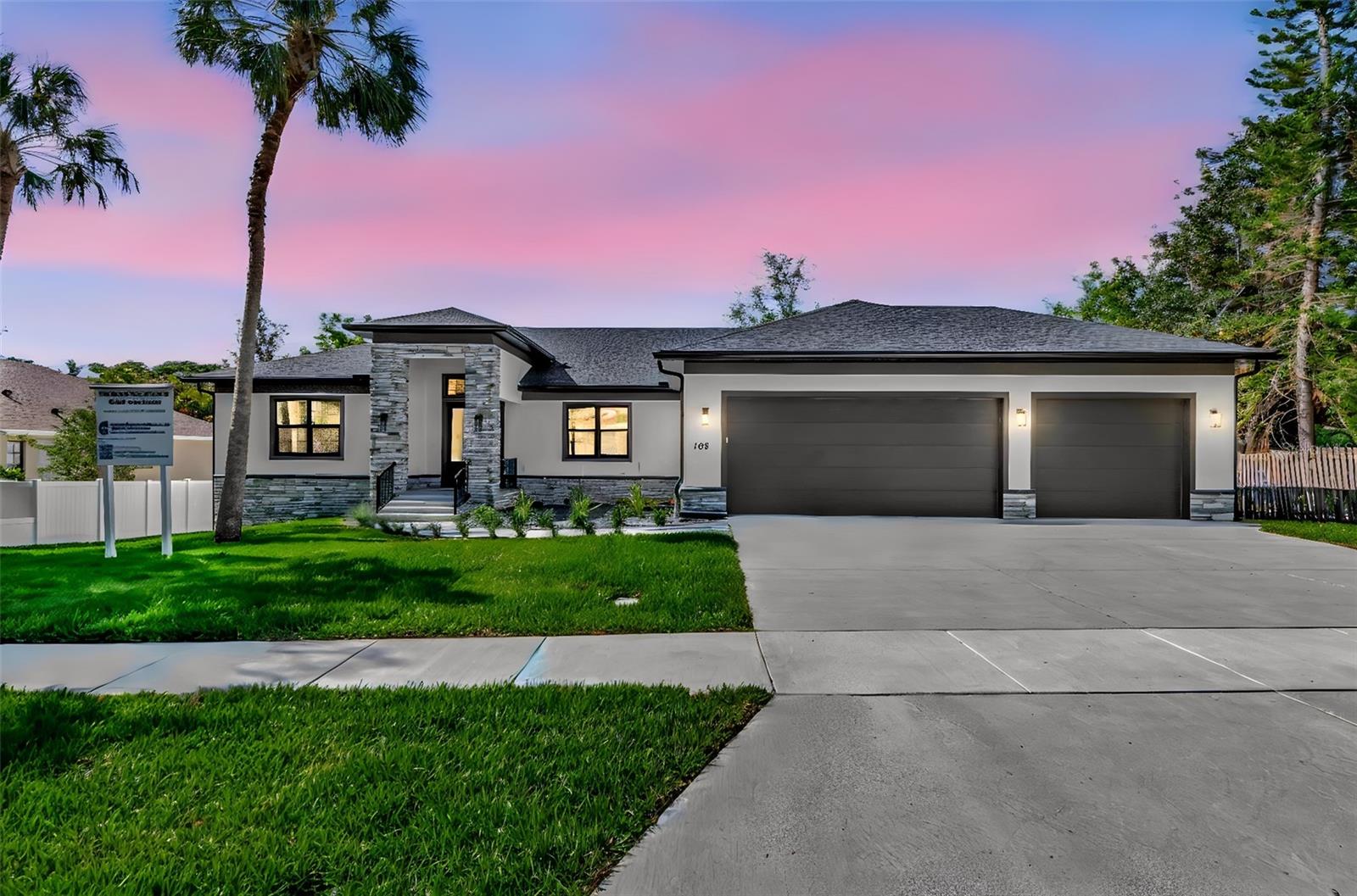 Single Family Residence in SAFETY HARBOR, FL - Daniel Dourado