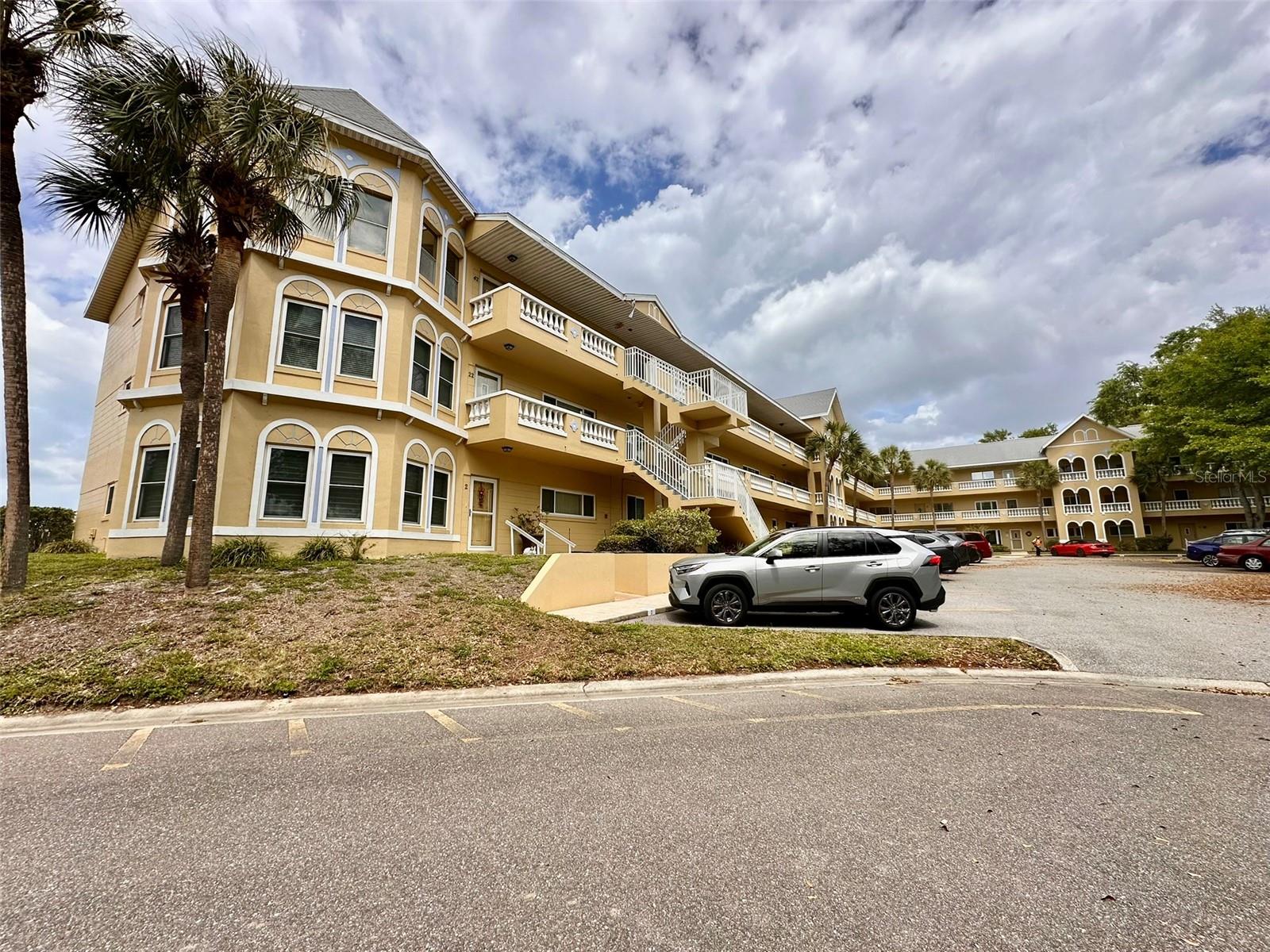 Condominium in CLEARWATER, FL - Daniel Dourado