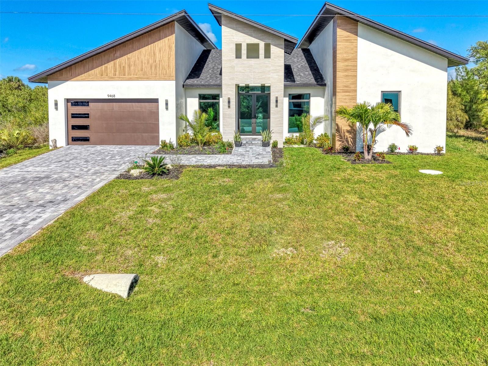 Single Family Residence in PORT CHARLOTTE, FL - Daniel Dourado