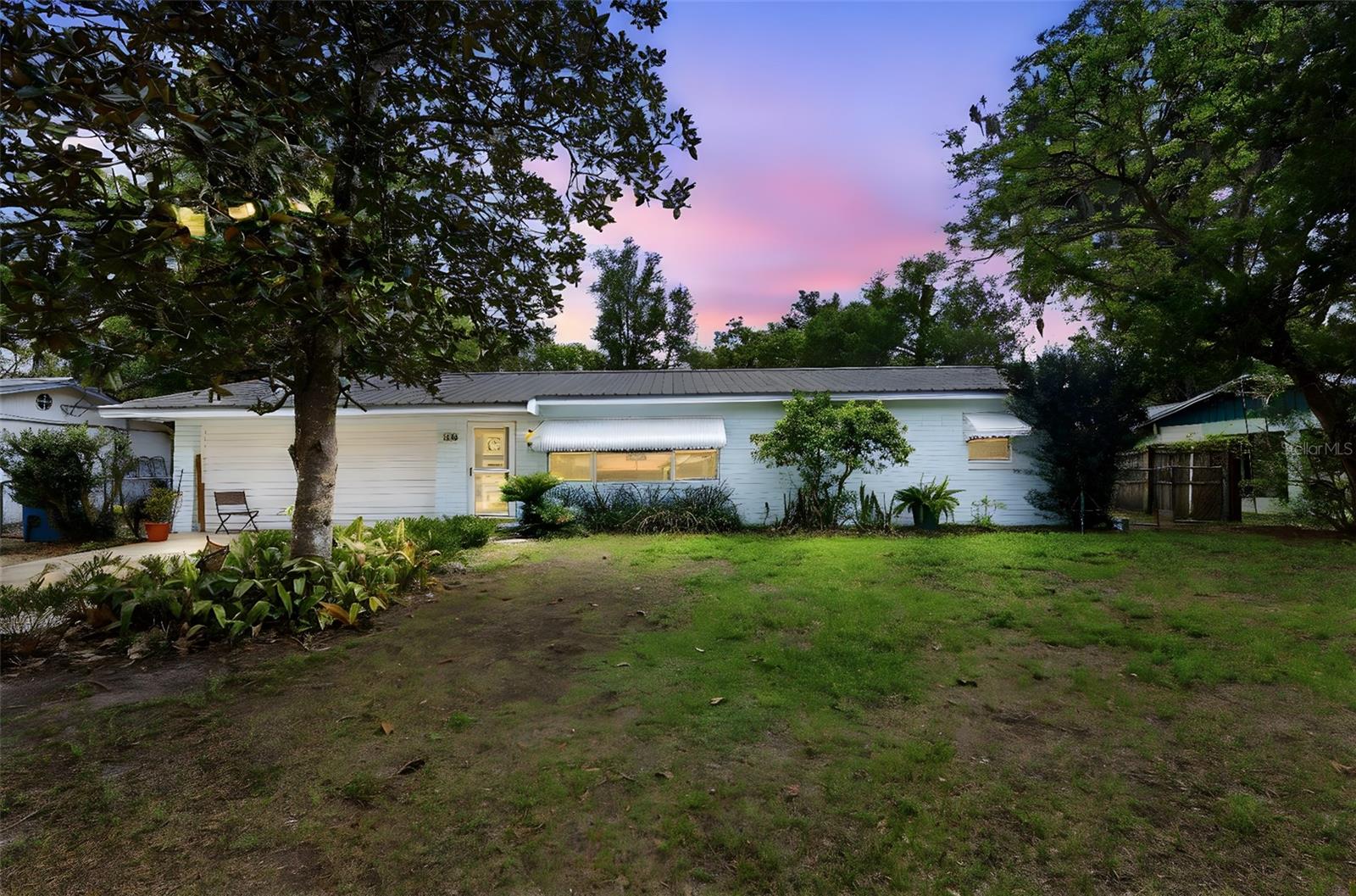 Single Family Residence em DELAND, FL - Daniel Dourado