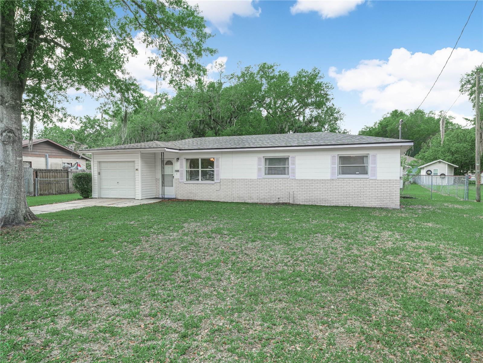 Single Family Residence in PLANT CITY, FL - Daniel Dourado