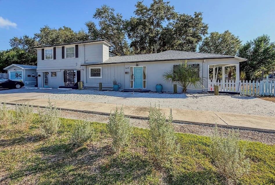 Single Family Residence em ST PETERSBURG, FL - Daniel Dourado