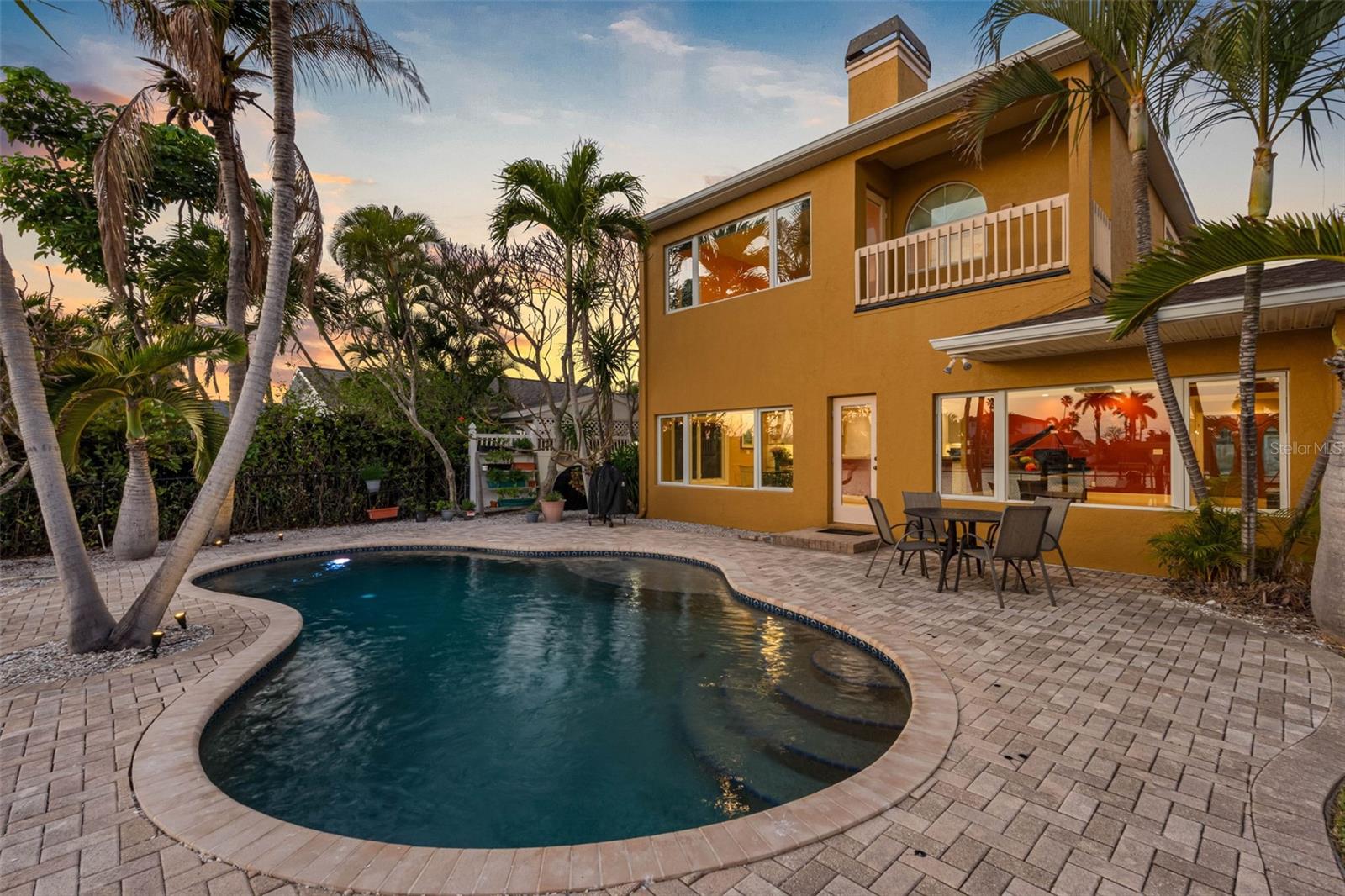 Single Family Residence em TREASURE ISLAND, FL - Daniel Dourado