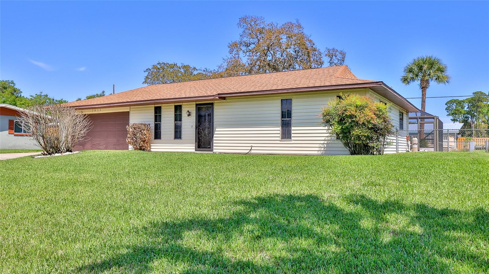 Single Family Residence in EDGEWATER, FL - Daniel Dourado