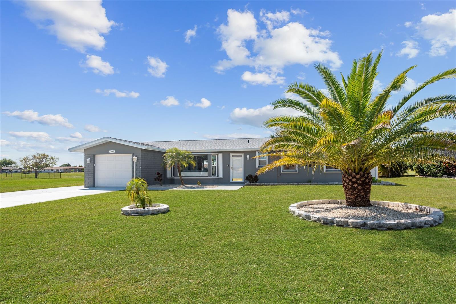 Single Family Residence em ROTONDA WEST, FL - Daniel Dourado