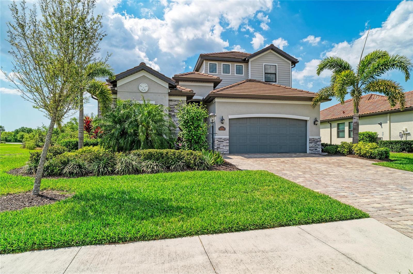 Single Family Residence in LAKEWOOD RANCH, FL - Daniel Dourado