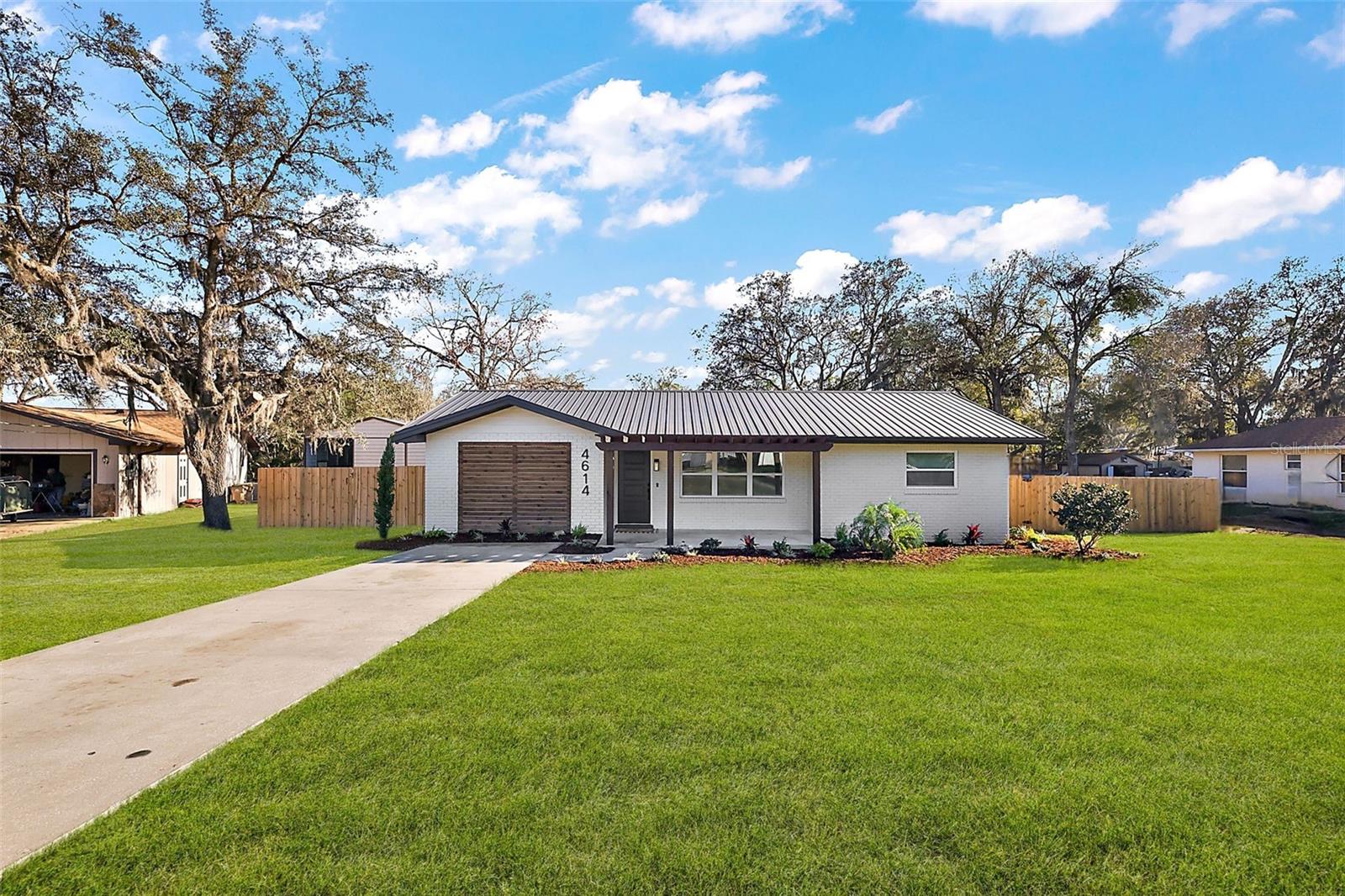 Single Family Residence em FRUITLAND PARK, FL - Daniel Dourado
