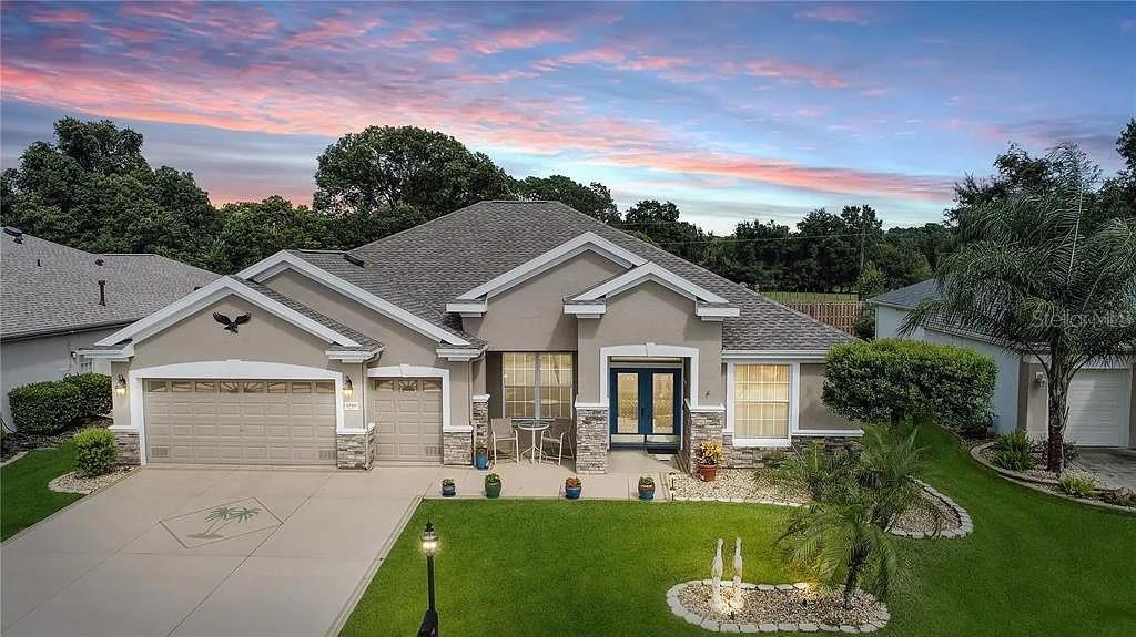 Single Family Residence in SUMMERFIELD, FL - Daniel Dourado