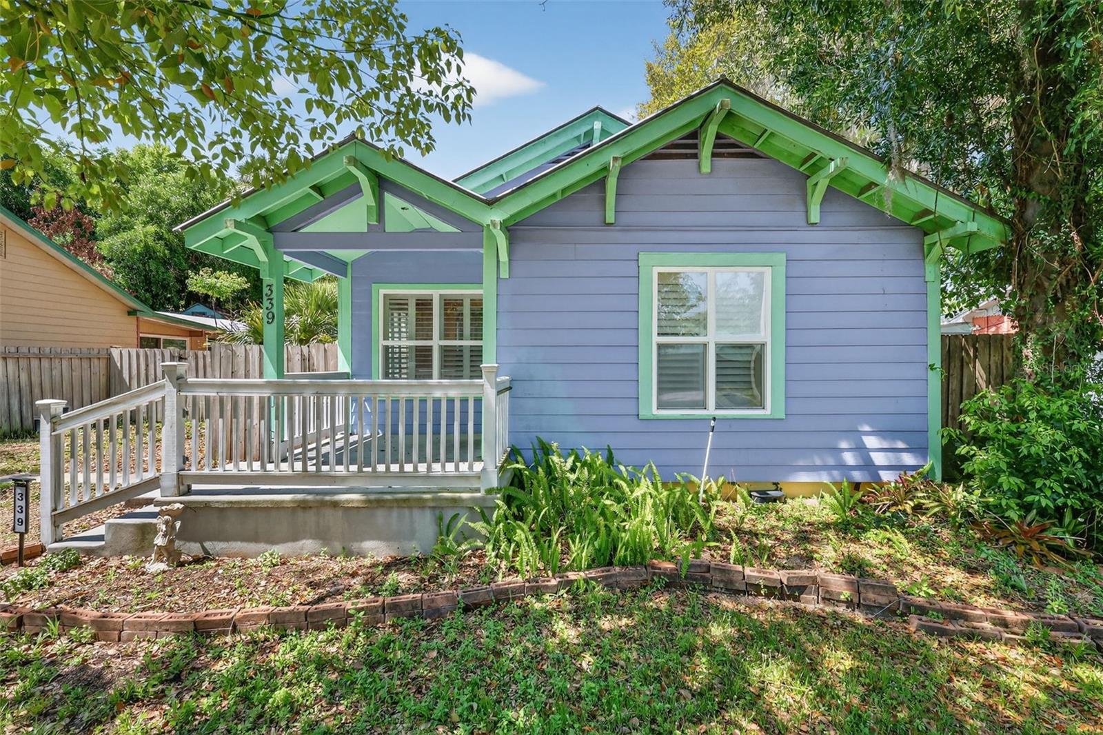 Single Family Residence in MOUNT DORA, FL - Daniel Dourado