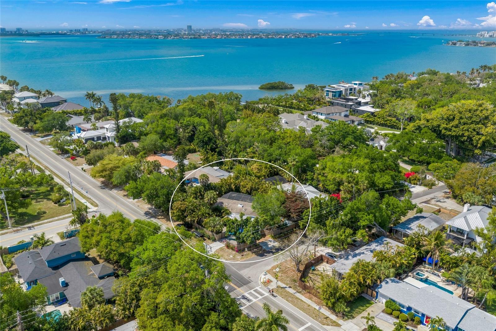 Single Family Residence in SARASOTA, FL - Daniel Dourado