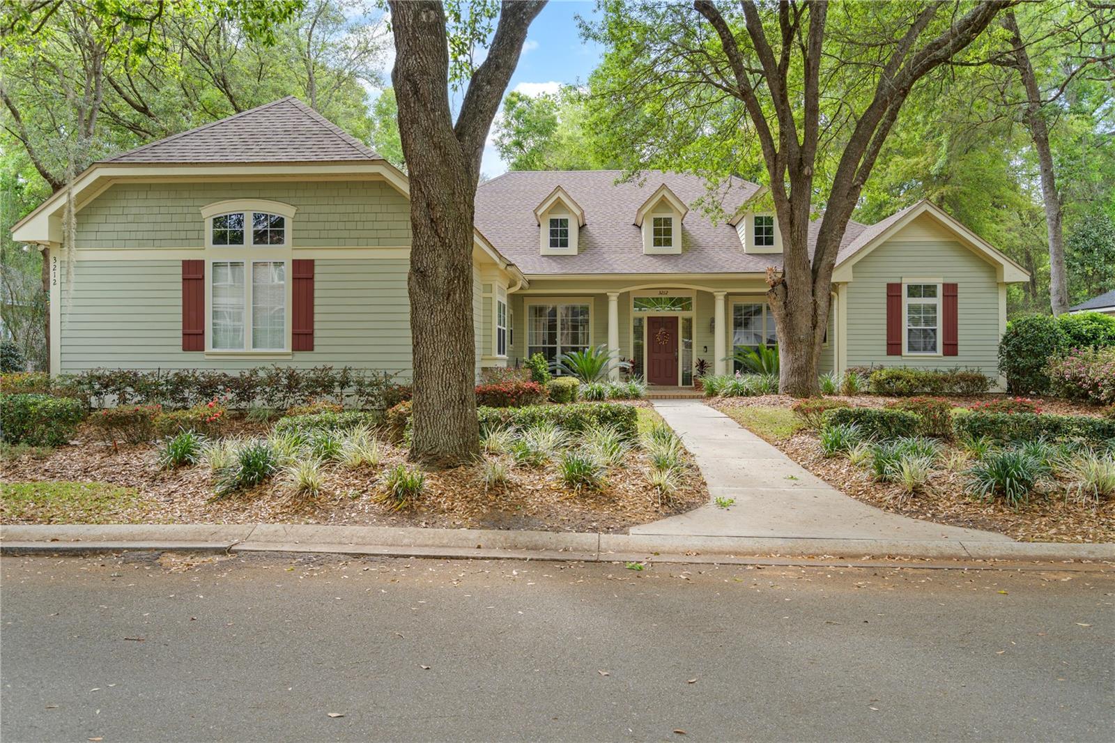 Single Family Residence in GAINESVILLE, FL - Daniel Dourado