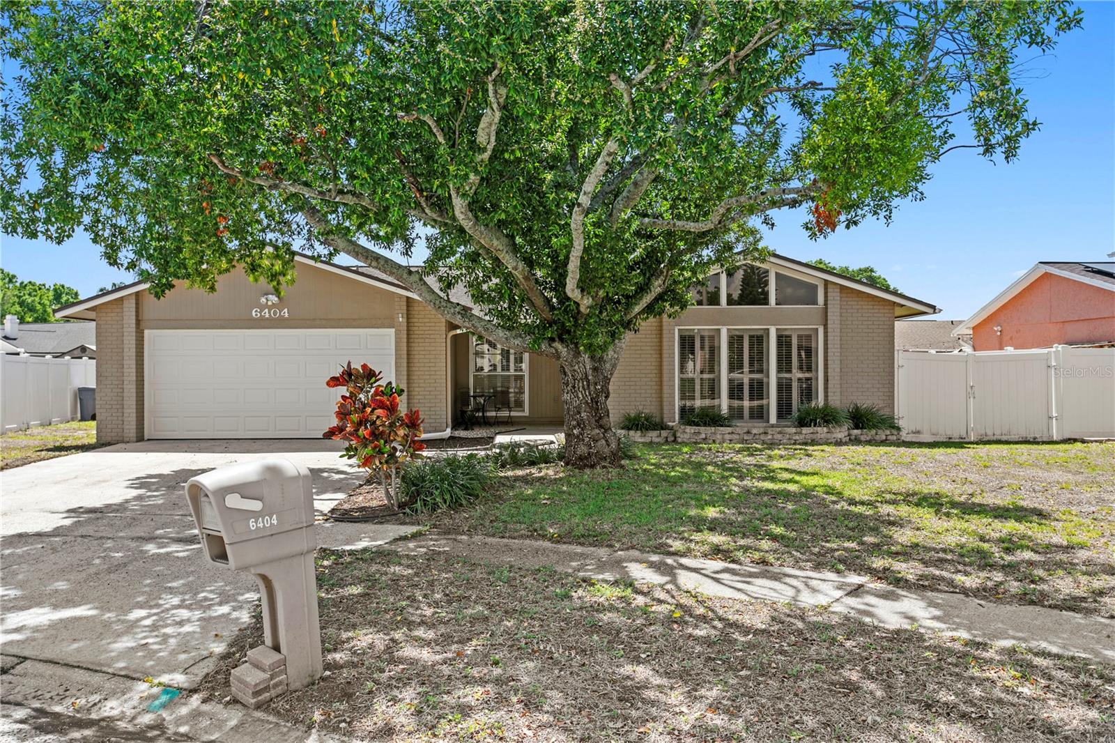Single Family Residence in TAMPA, FL - Daniel Dourado