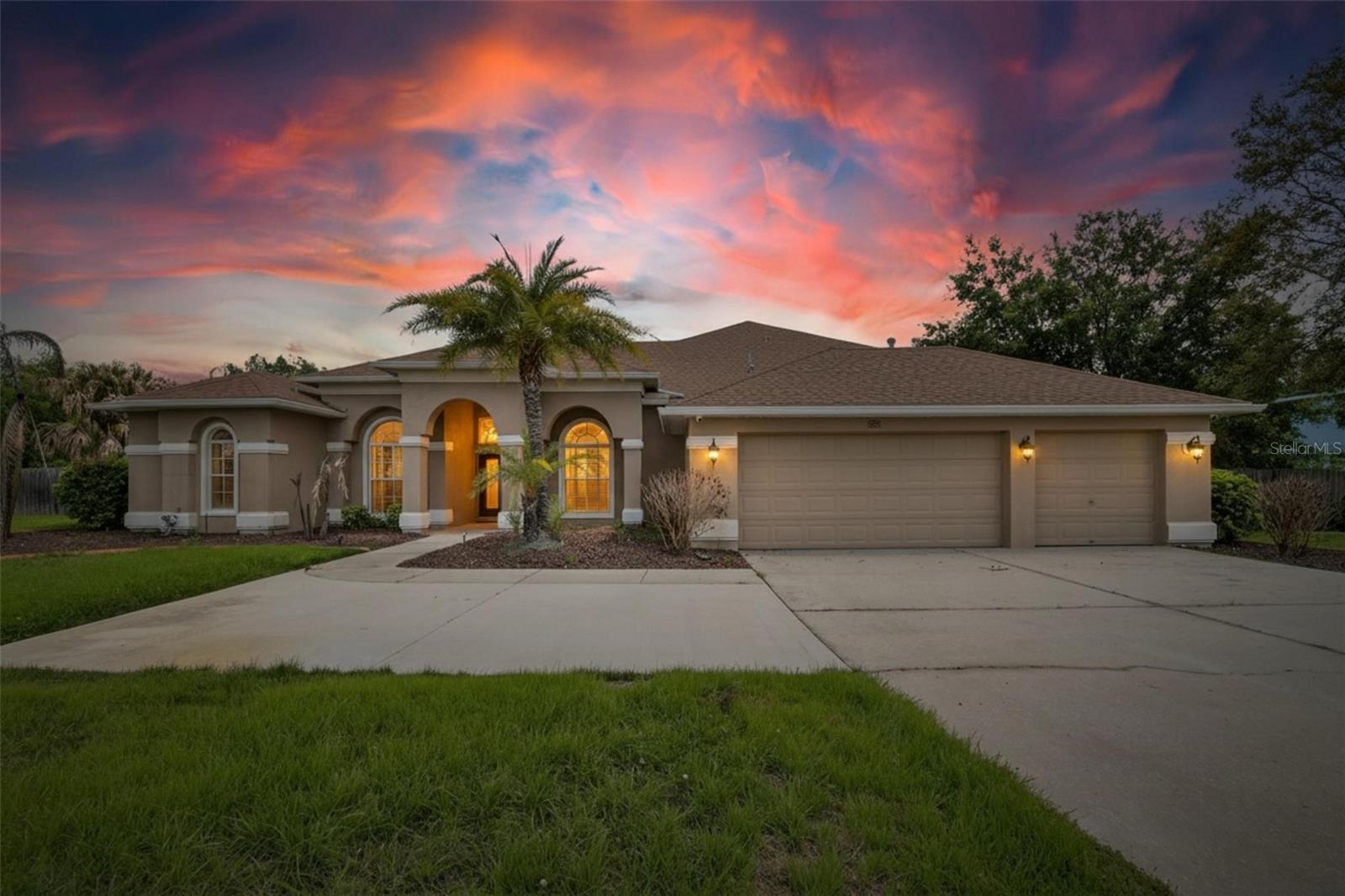 Single Family Residence in DOVER, FL - Daniel Dourado