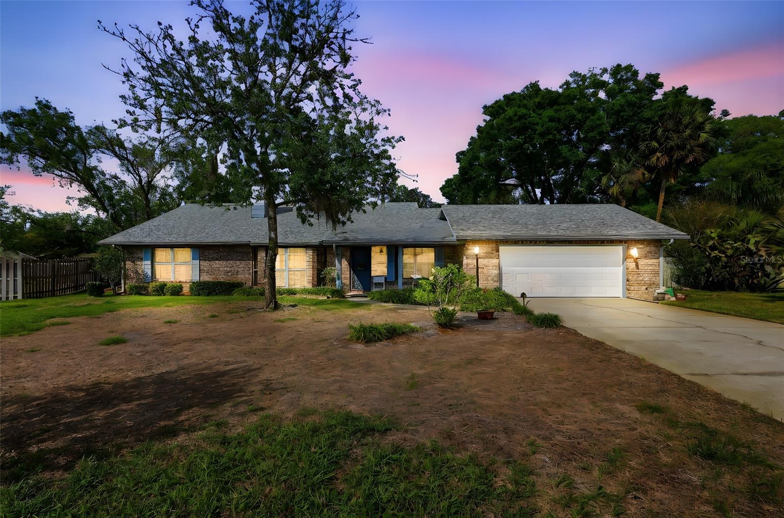 Single Family Residence em DELAND, FL - Daniel Dourado