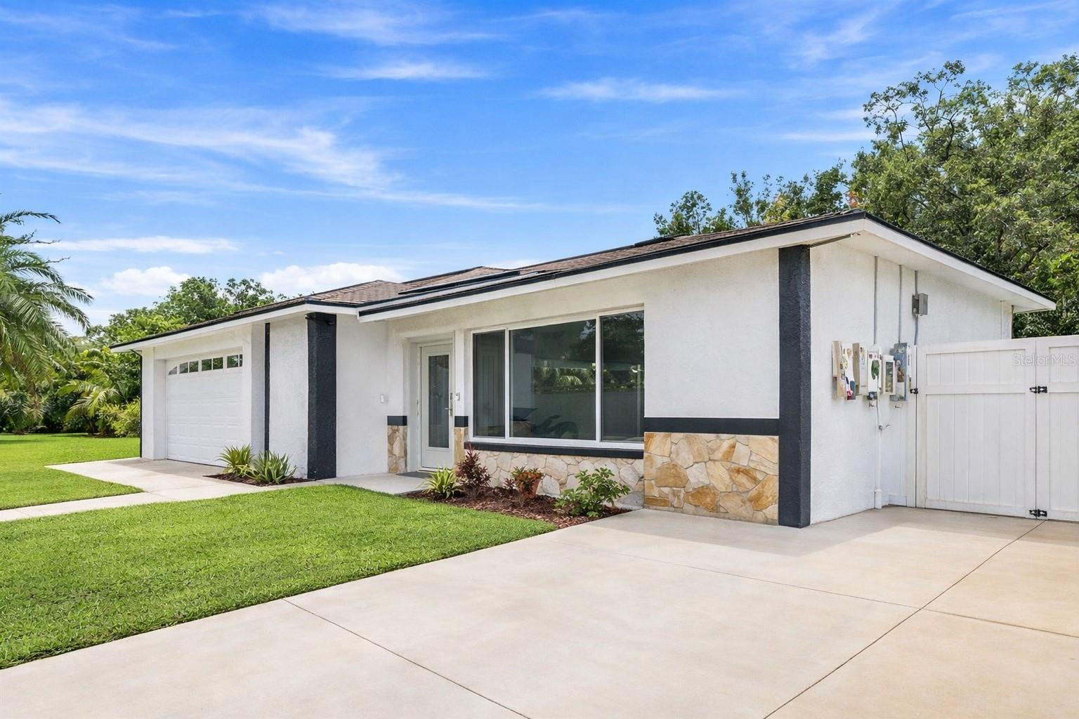 Single Family Residence in TAMPA, FL - Daniel Dourado