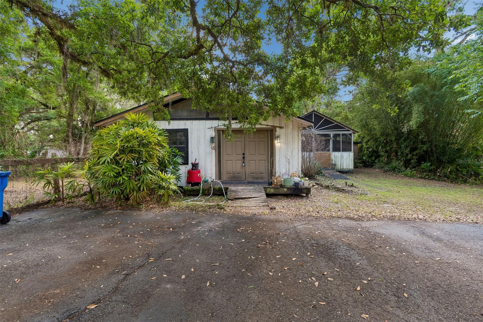 Single Family Residence em THONOTOSASSA, FL - Daniel Dourado