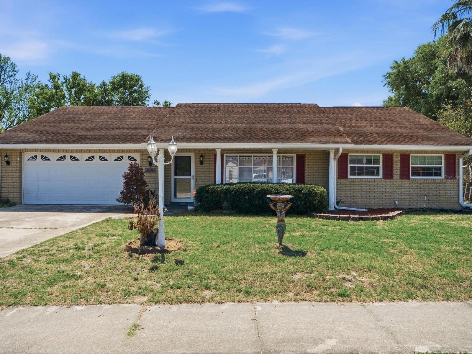 Single Family Residence em DELTONA, FL - Daniel Dourado