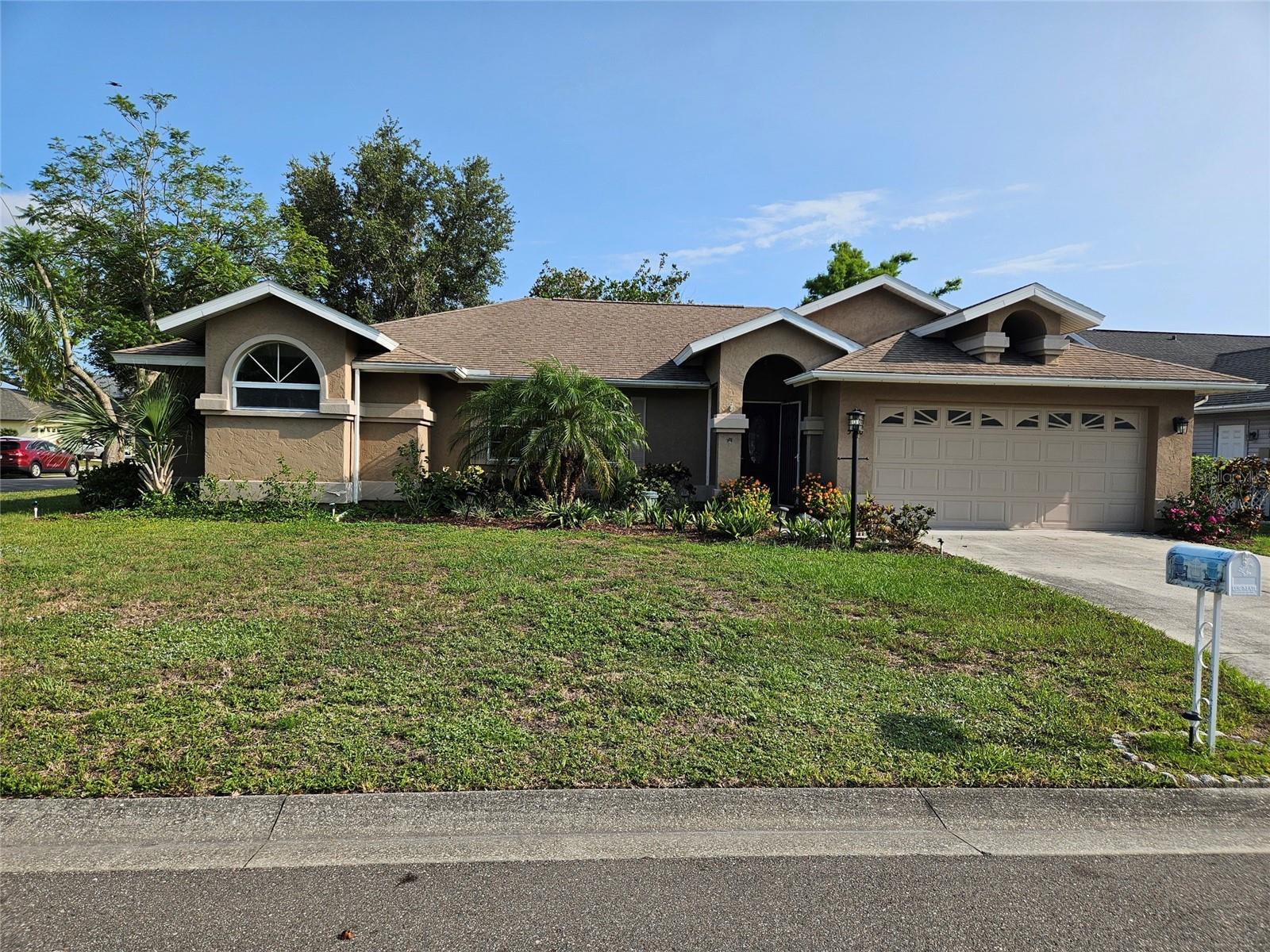 Single Family Residence in BRADENTON, FL - Daniel Dourado