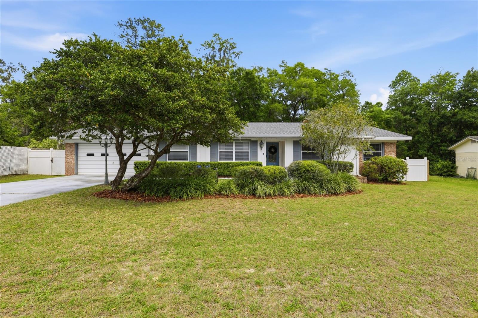 Single Family Residence in GAINESVILLE, FL - Daniel Dourado