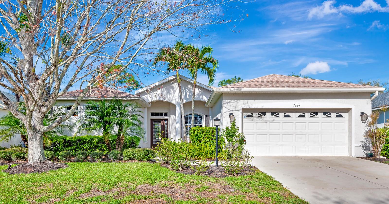 Single Family Residence in LAKEWOOD RANCH, FL - Daniel Dourado