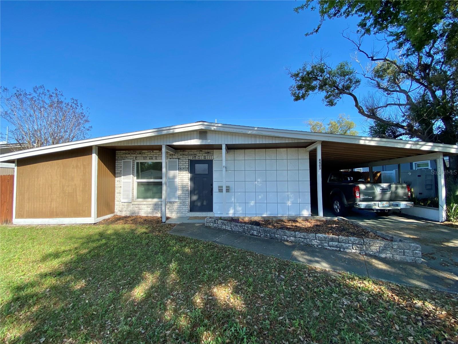 Single Family Residence in TAMPA, FL - Daniel Dourado