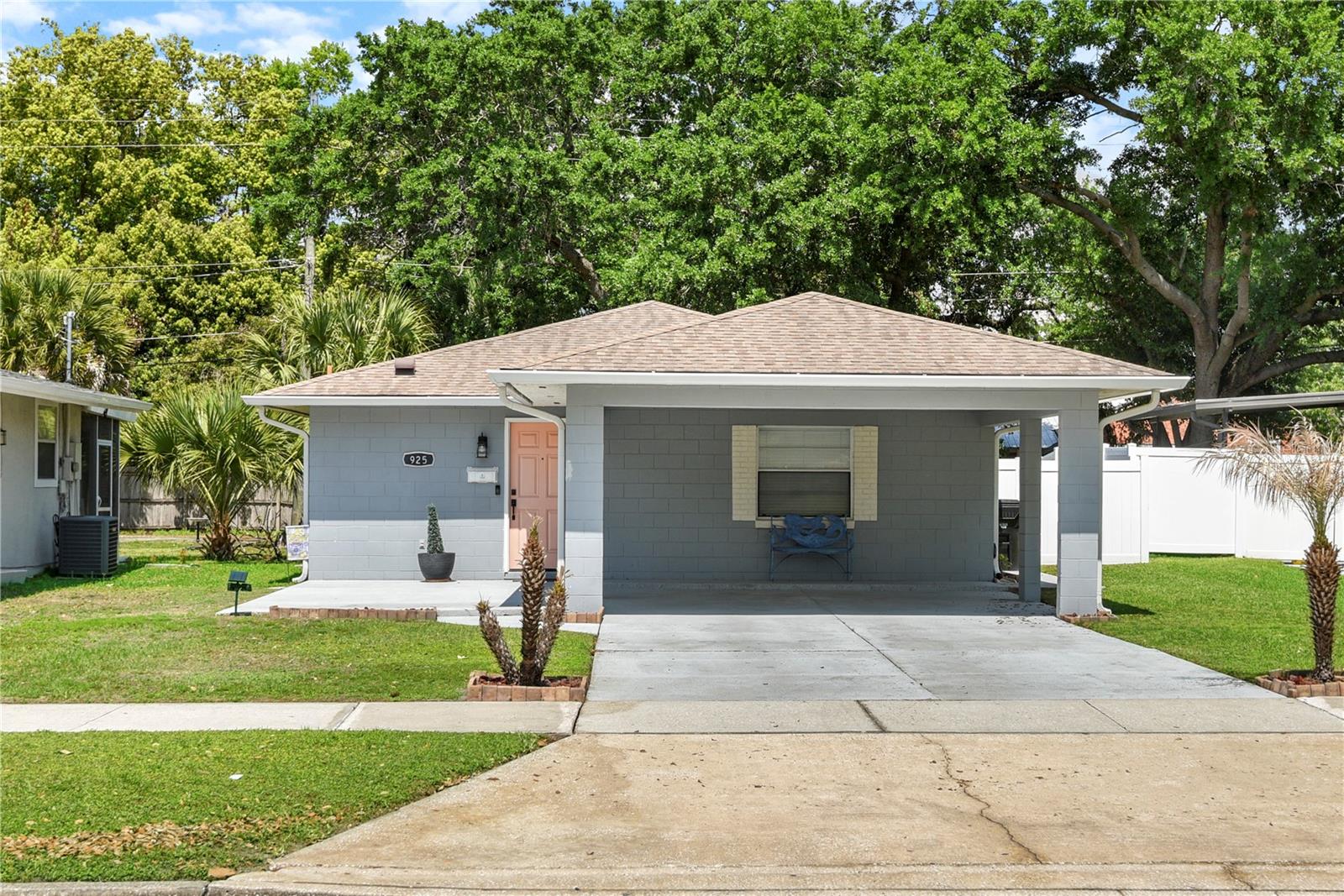 Single Family Residence in ORLANDO, FL - Daniel Dourado