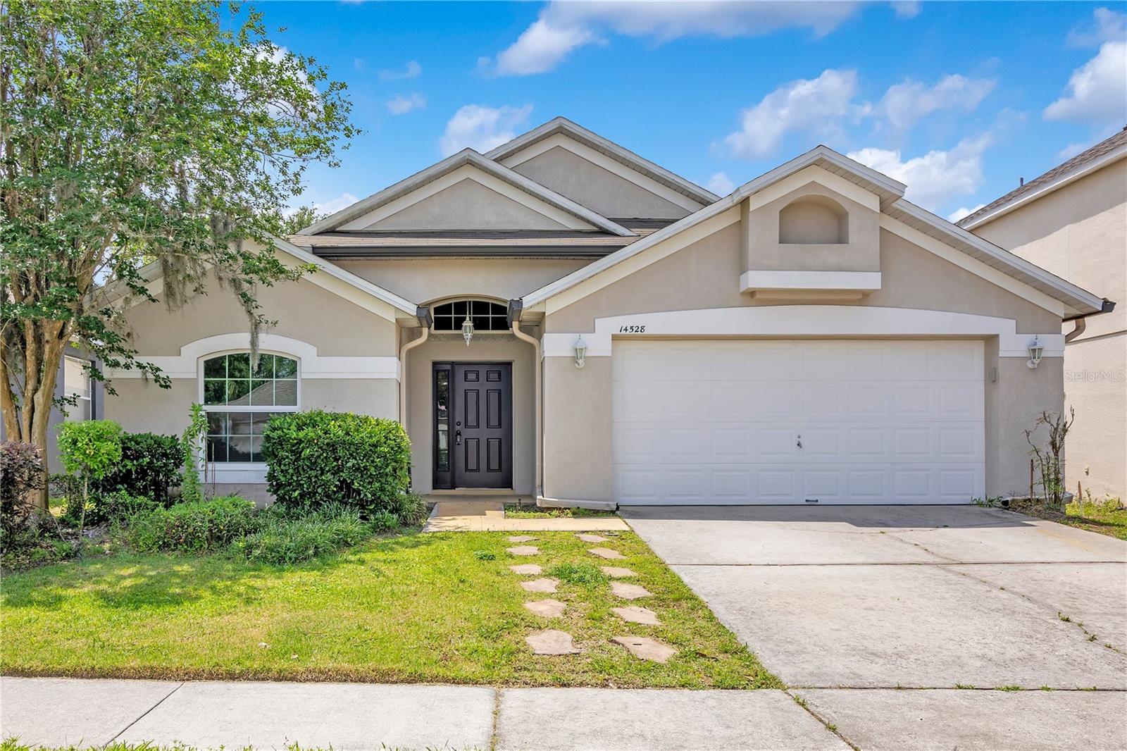 Single Family Residence in ORLANDO, FL - Daniel Dourado