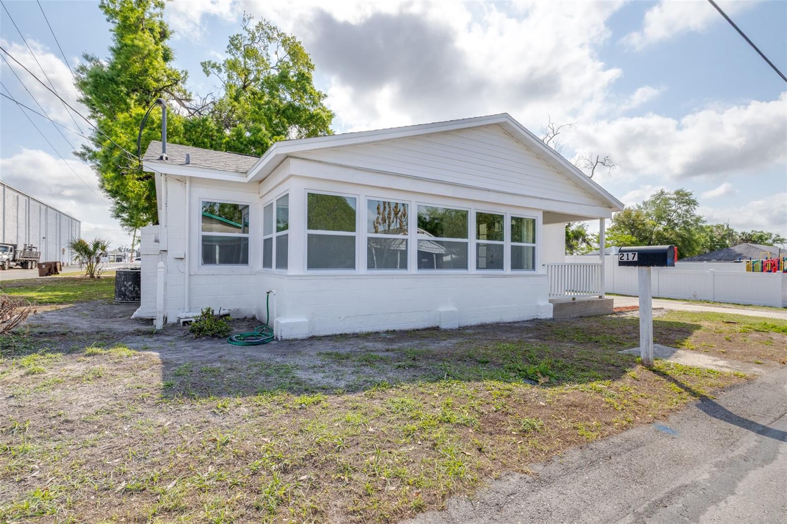 Single Family Residence in MULBERRY, FL - Daniel Dourado