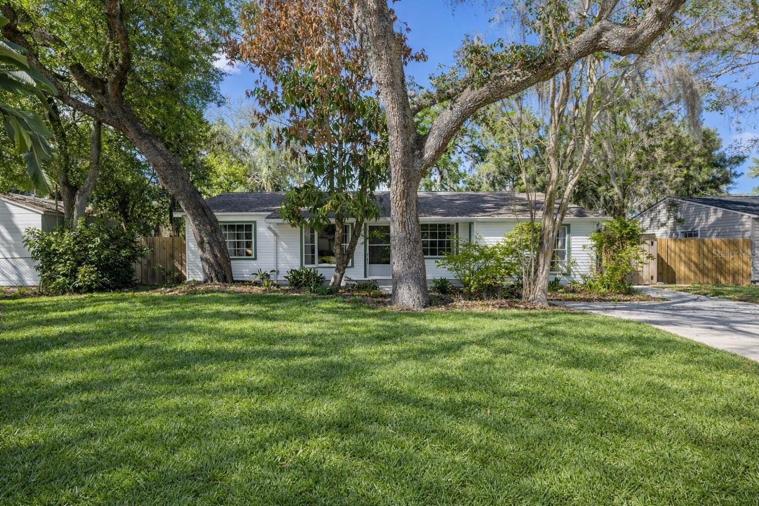 Single Family Residence in TAMPA, FL - Daniel Dourado