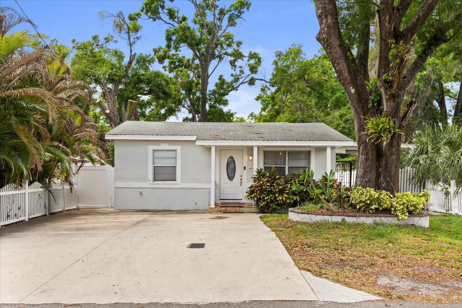 Single Family Residence in TAMPA, FL - Daniel Dourado