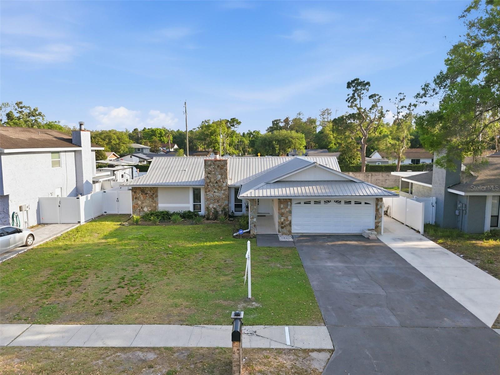 Single Family Residence in TAMPA, FL - Daniel Dourado