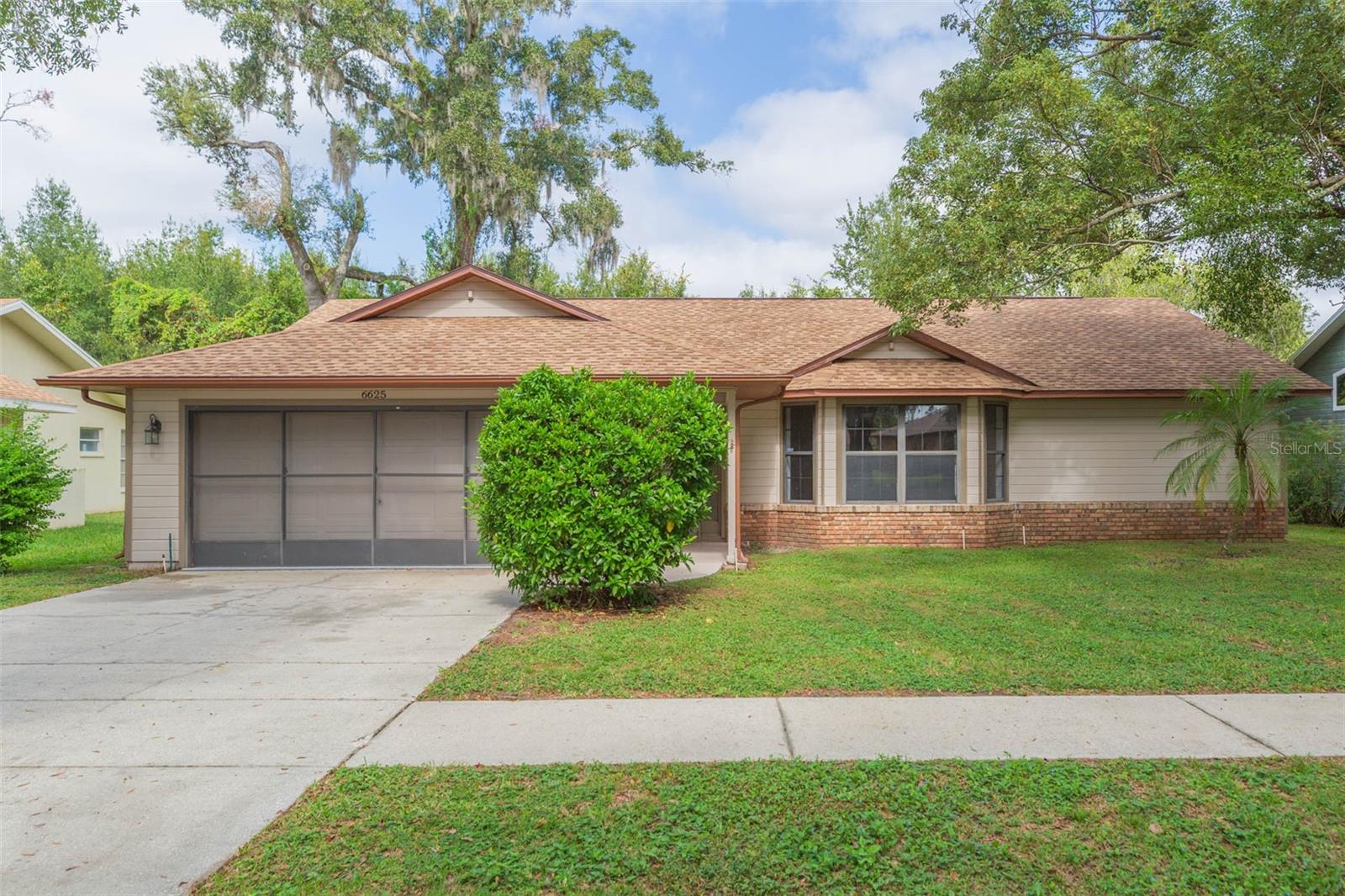 Single Family Residence em ZEPHYRHILLS, FL - Daniel Dourado